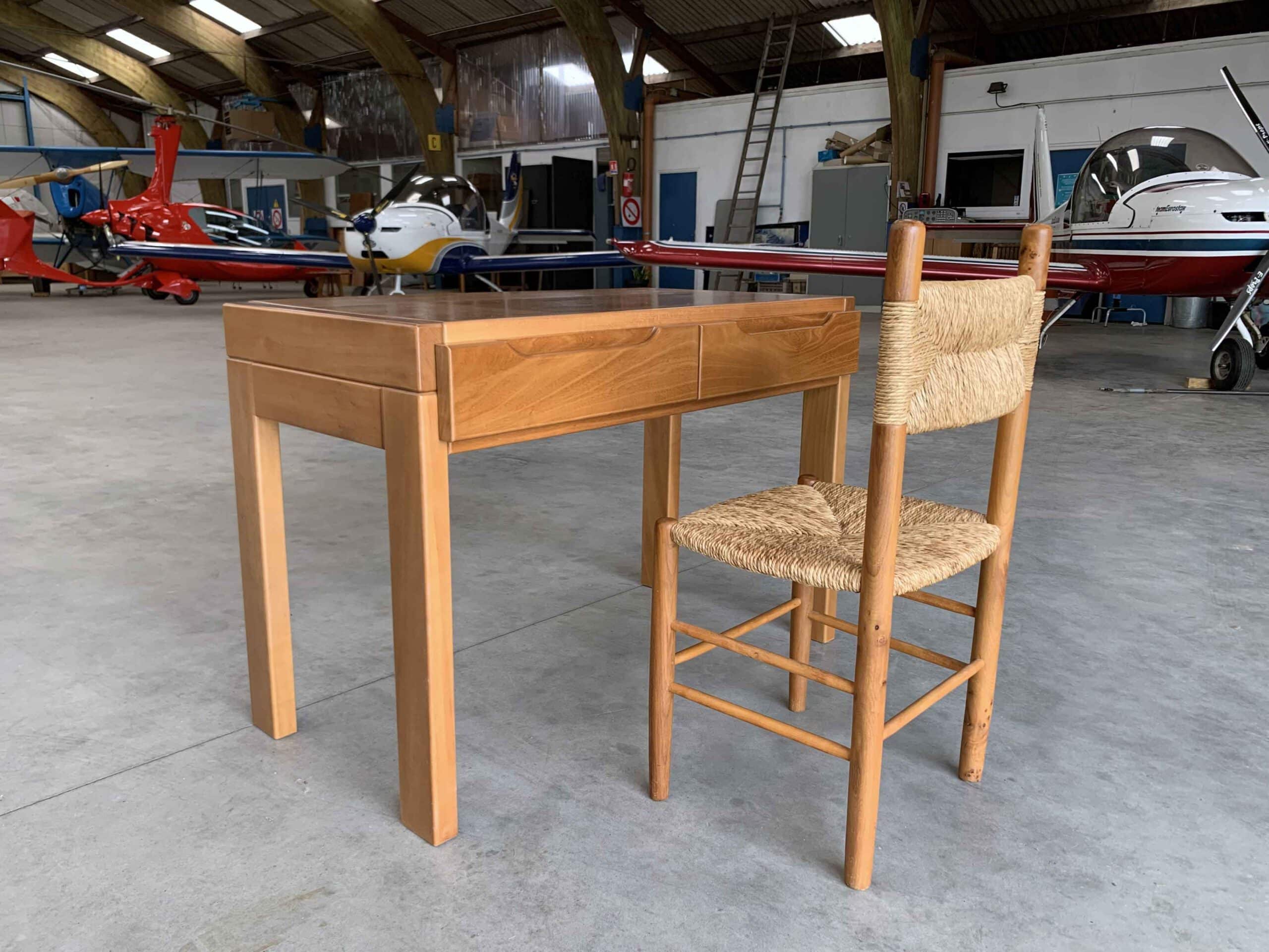 Bureau en Orme avec chaise assortie (non fourni)