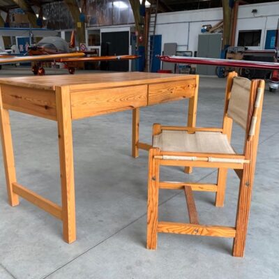 Bureau en pin 1970 avec sa chaise