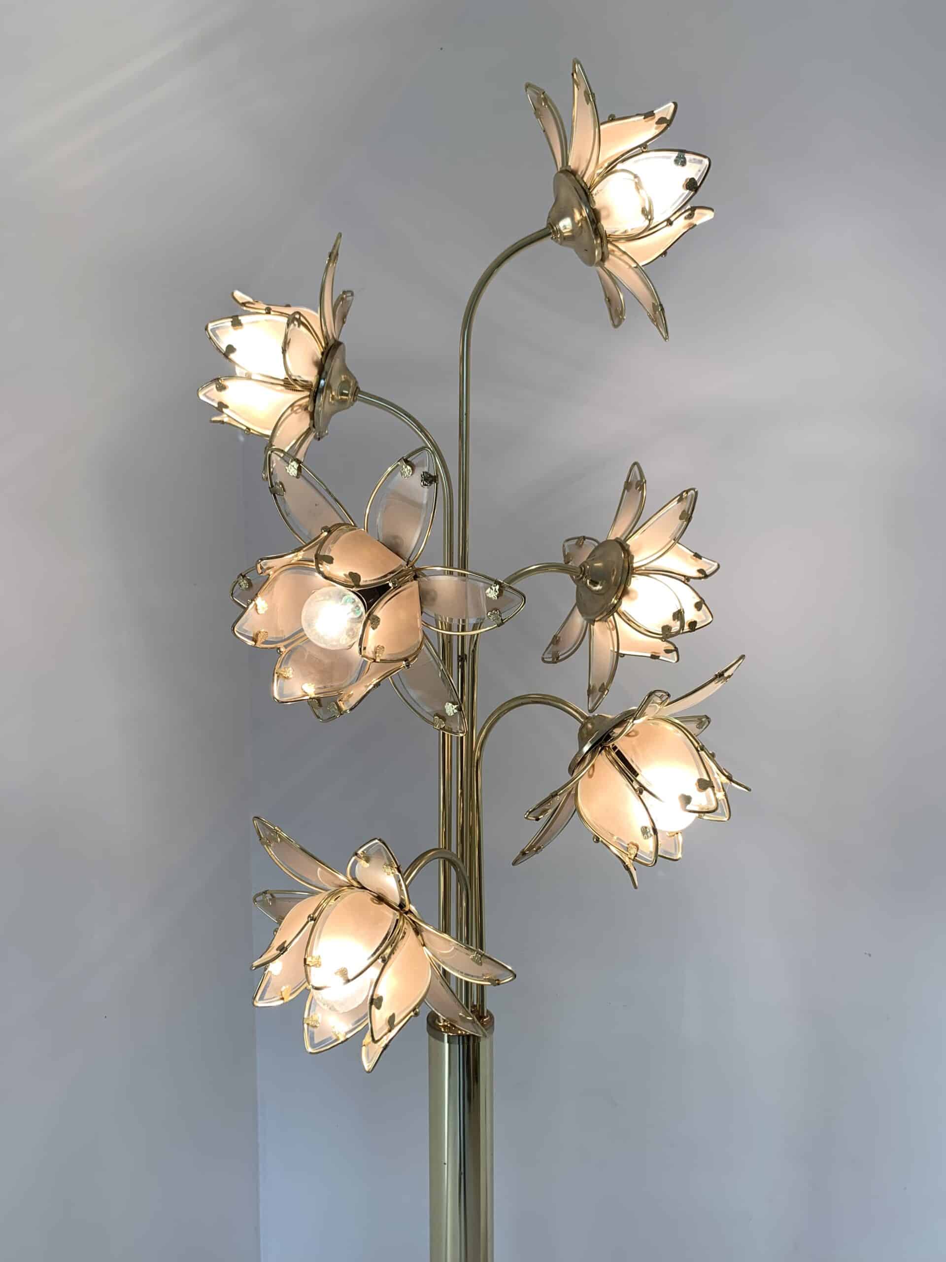 Lampadaire doré fleurs 1970 allumé