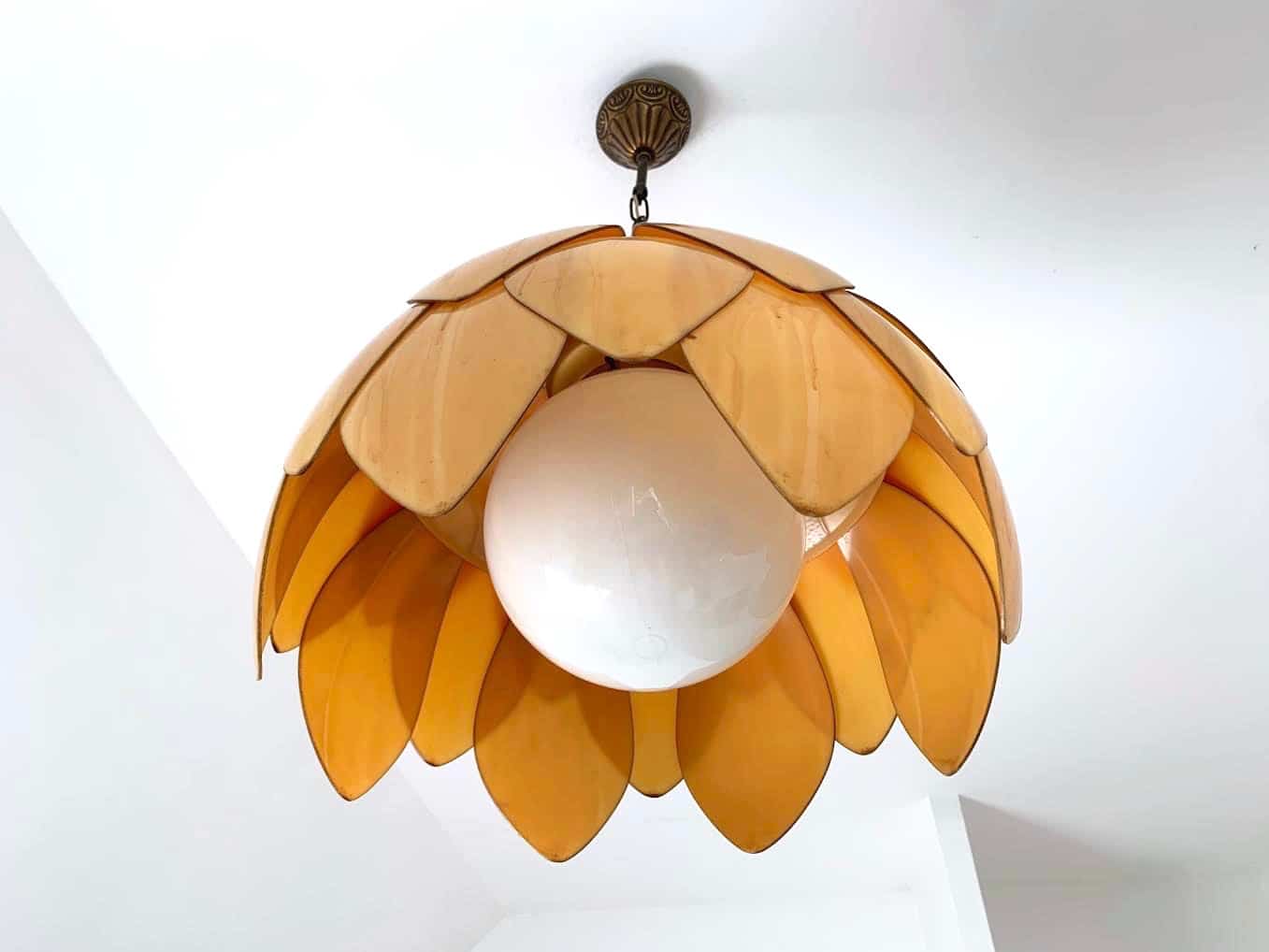 suspension lotus ambre dessous éteinte