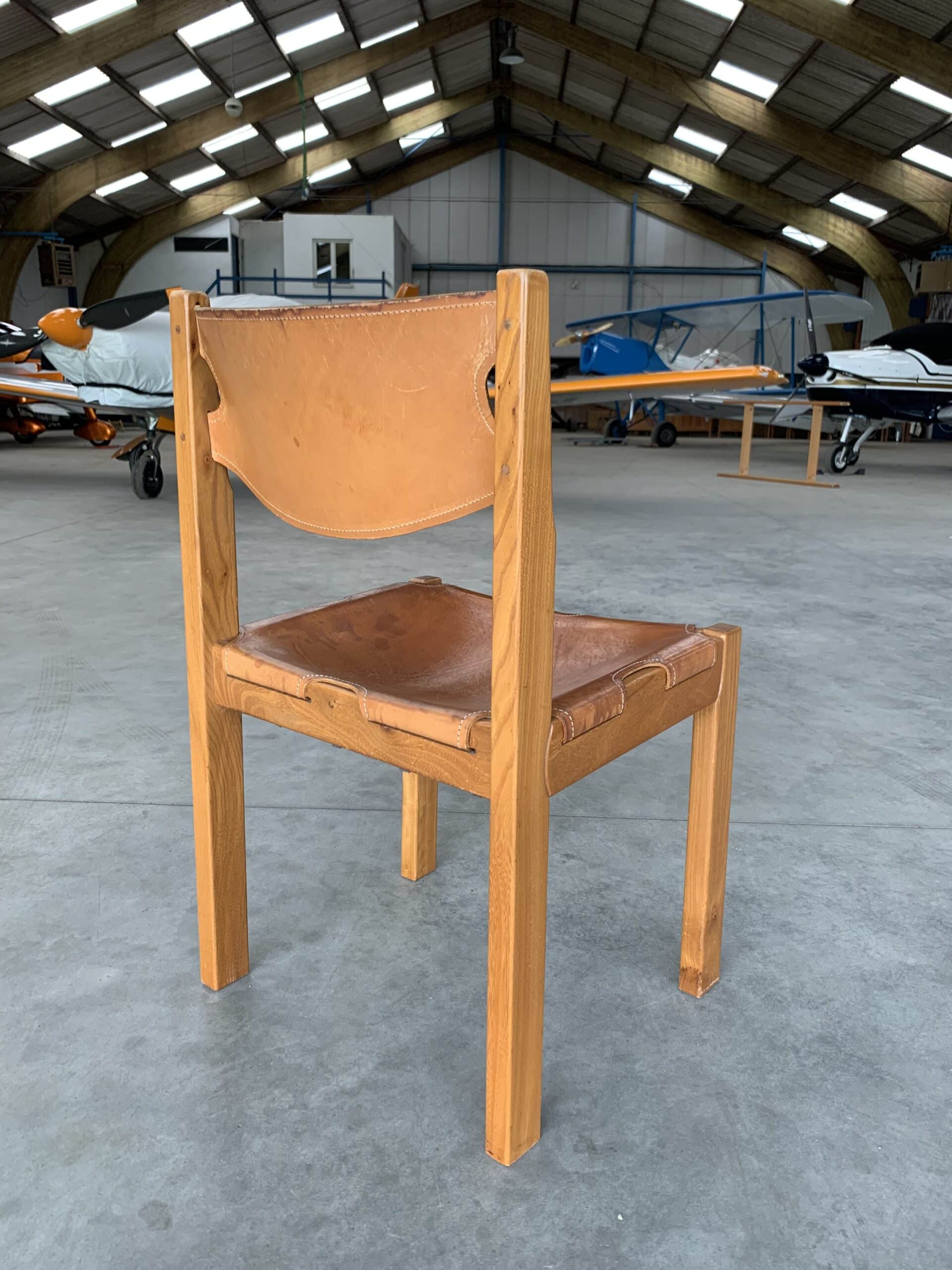 Chaise en orme et cuir de dos