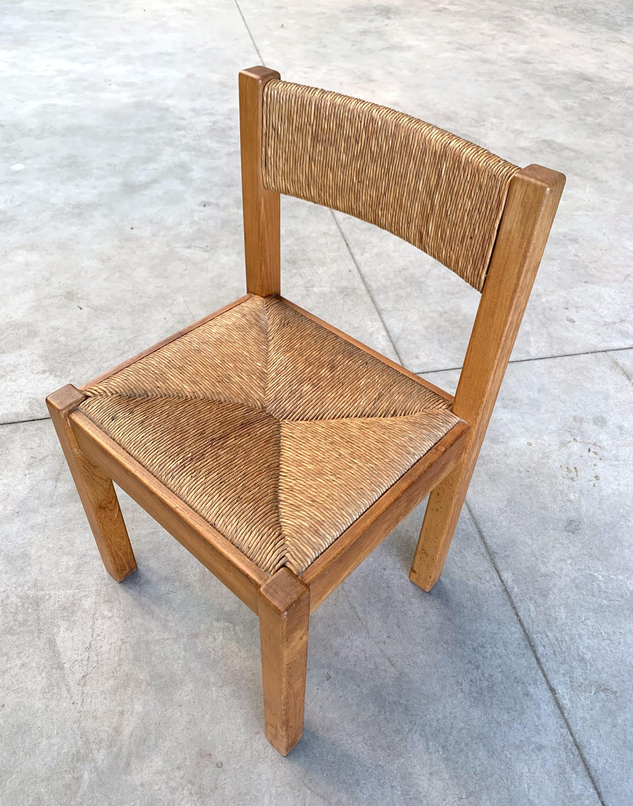 Chaise en orme et paille du dessus