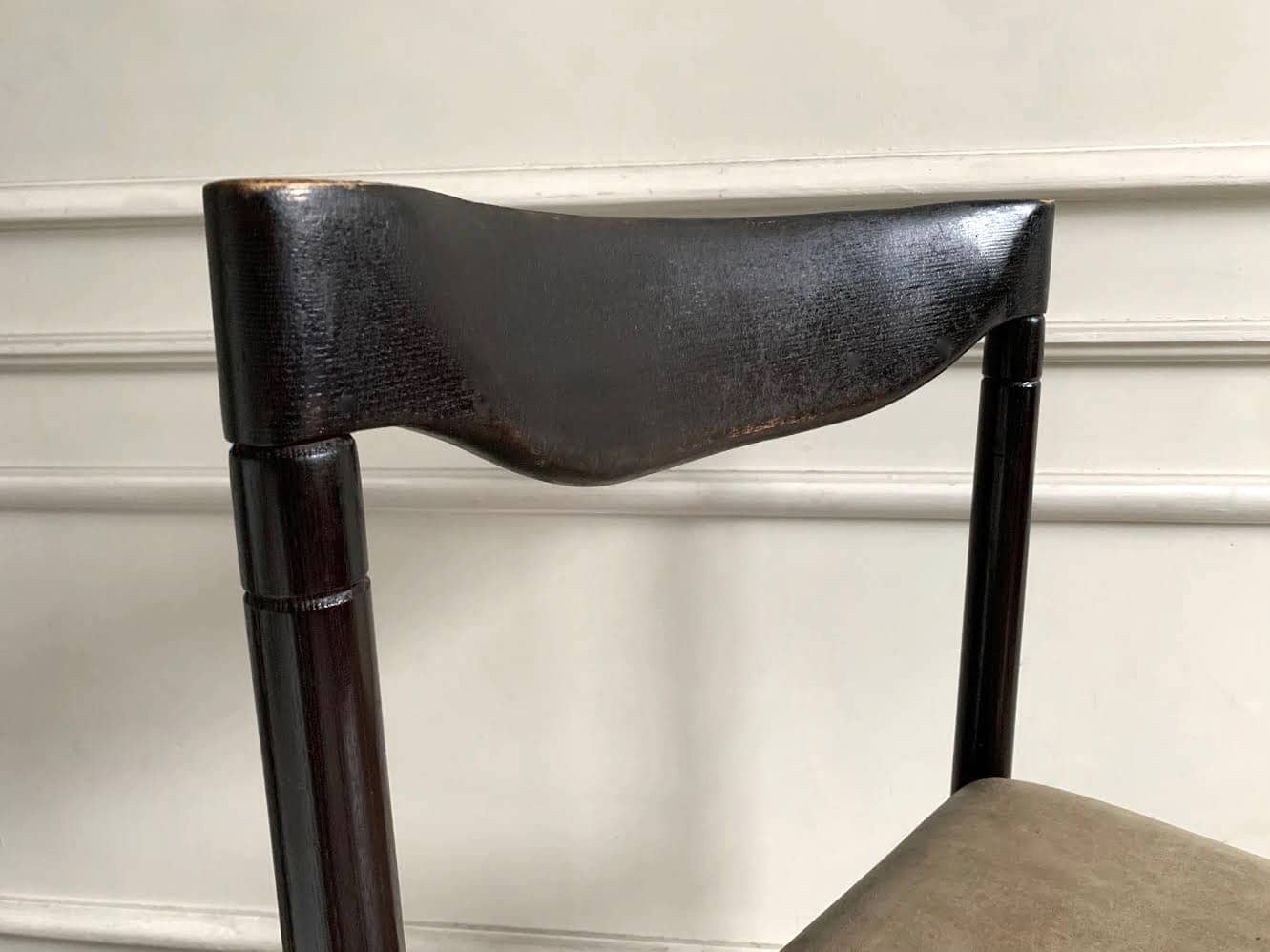 Chaise style scandinave dossier