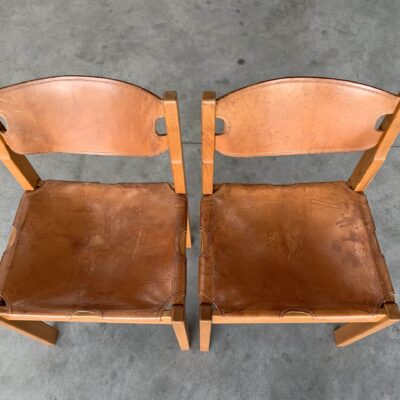 Chaises en Orme et Cuir vues du dessus