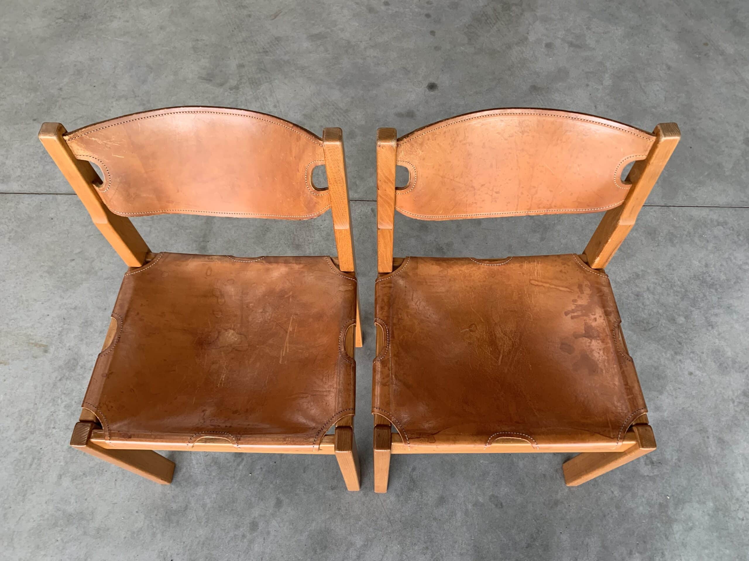 Chaises en Orme et Cuir vues du dessus