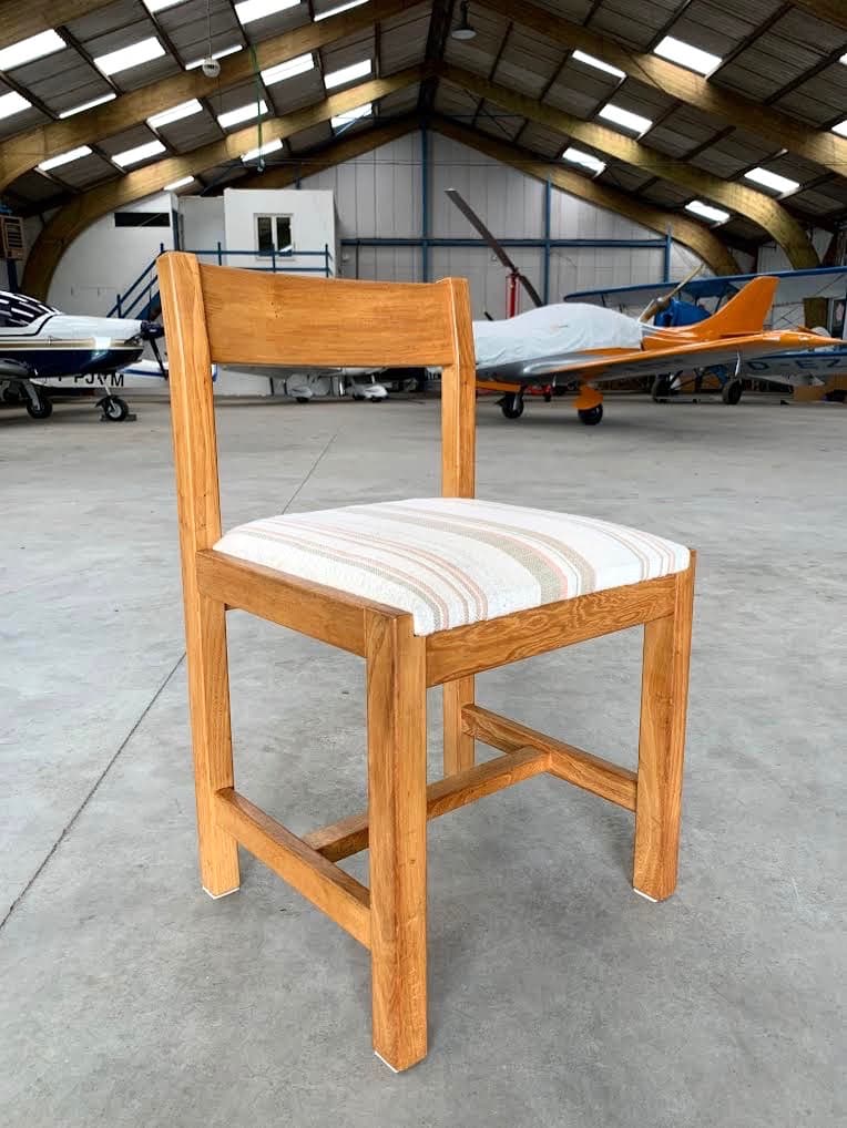 Chaises en orme massif de face