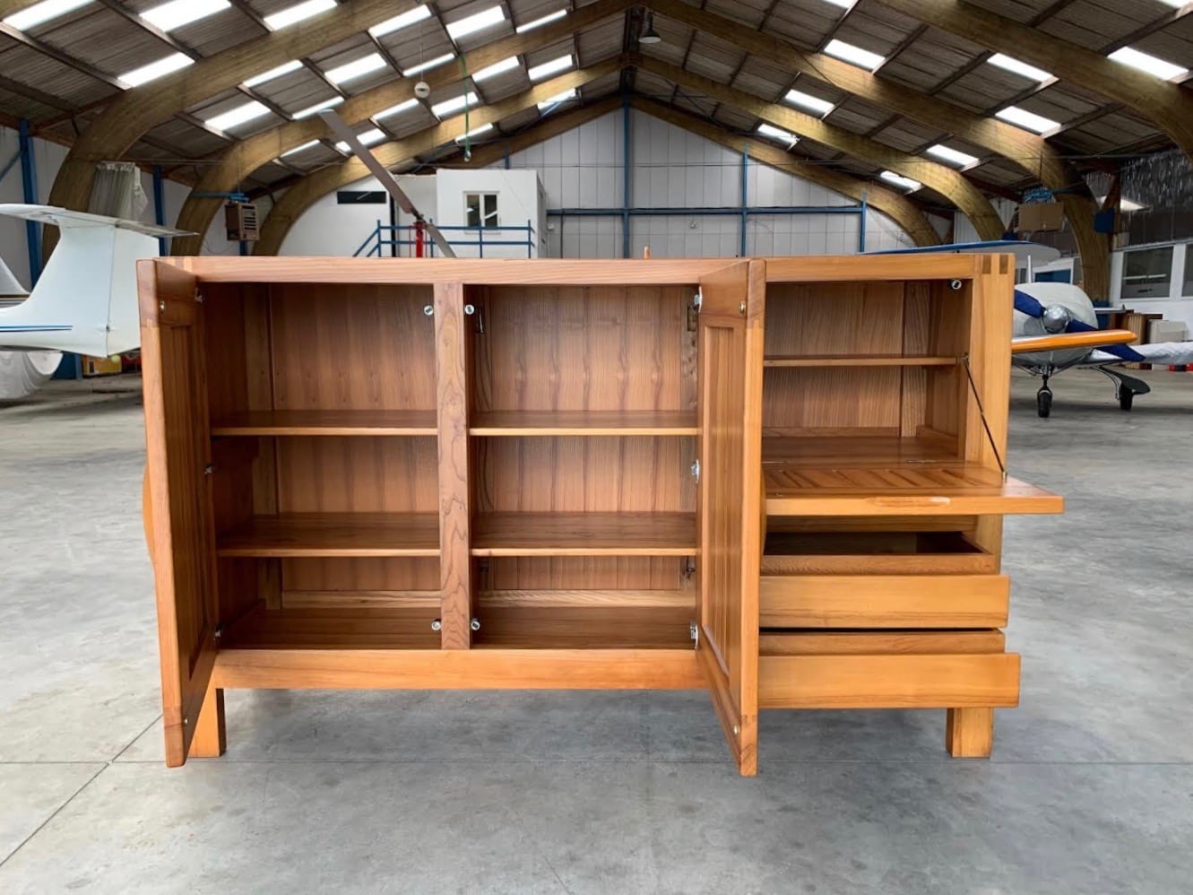 Enfilade haute en orme portes ouvertes