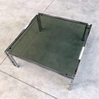 Table basse carree verre et chrome vue du plateau