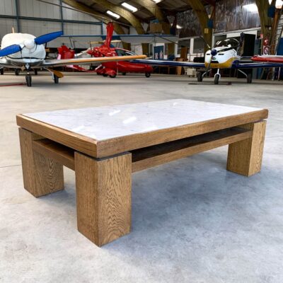 table basse en chene clair et marbre blanc