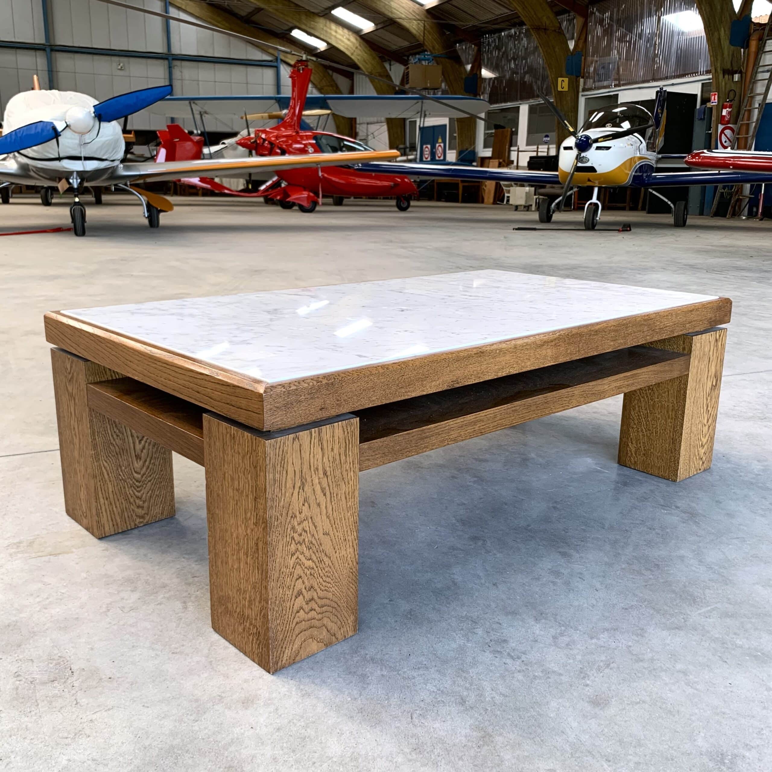 table basse en chene clair et marbre blanc