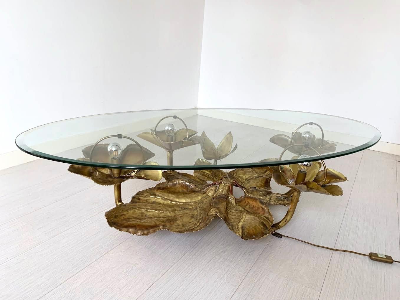 Table basse en verre et laiton