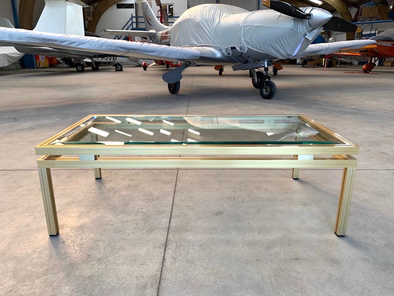 Table basse plateau en verre vue de face