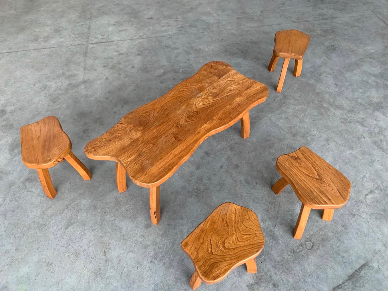Plateau de table brutaliste et tabourets brutalistes vintage